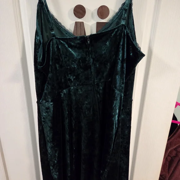 NWOT Hot Topic Green Velvet Skater Slip Dress- Size 3x - Picture 5 of 8